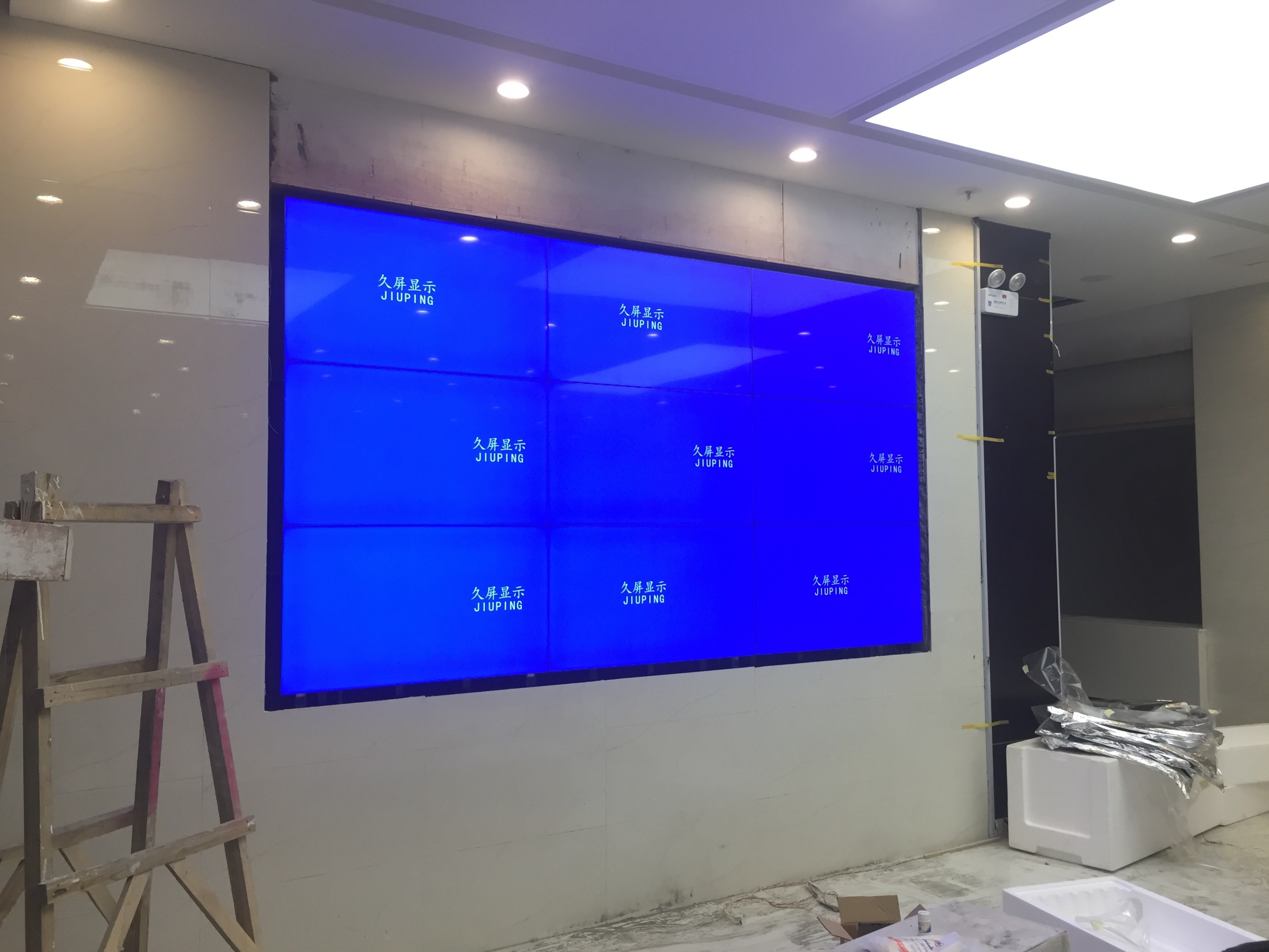 久屏显示49寸液晶拼接屏应用于南京老年公寓